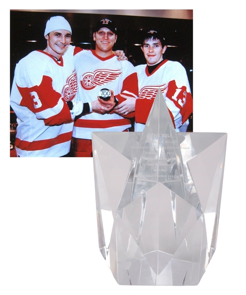 Brett Hulls 2002-03 Detroit Red Wings "700th Goal" Award Presented by the NHL