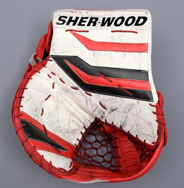 Craig Andersons 2011-12 Ottawa Senators Sher-Wood Game-Used Glove - Photo-Matched!