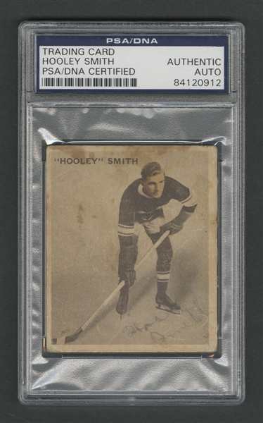 1933-34 World Wide Gum Ice Kings (V357) Hockey #31 Deceased HOFer Hooley Smith Signed Card – PSA/DNA Certified