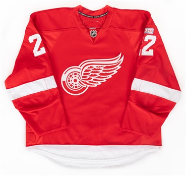 Lot Detail - 1965-69 circa Gordie Howe Detroit Red Wings Durene Road Game  Worn Jersey (MEARS A6) “Obtained By Fan Direct From Team”