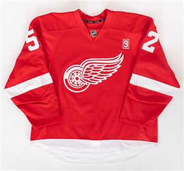NHL Gordie Howe Detroit Red Wings Authentic 2014 Winter Classic Reebok  Jersey - Red
