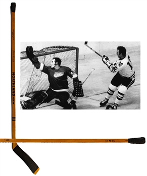 Dennis Hulls Mid-to-Late-1960s Chicago Black Hawks Northland Custom Pro "Banana Hook" Game-Used Stick