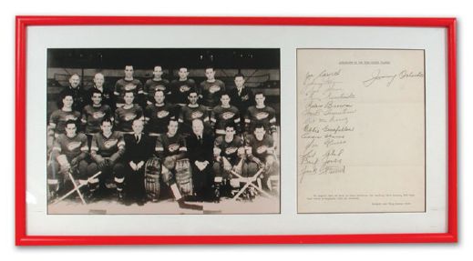 1941-42 Detroit Red Wings Autographed Display (26" x 14")