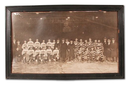 1930s Providence Reds And Quebec Beavers Team Photo ( 15 x 8)