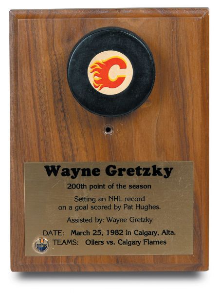 1981-82 Wayne Gretzky 200th Point of the Season Milestone Goal Puck