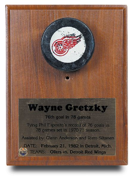 1981-82 Wayne Gretzky NHL Record-Tying 76th Milestone Goal Puck (Tyes Phil Espositos Record)