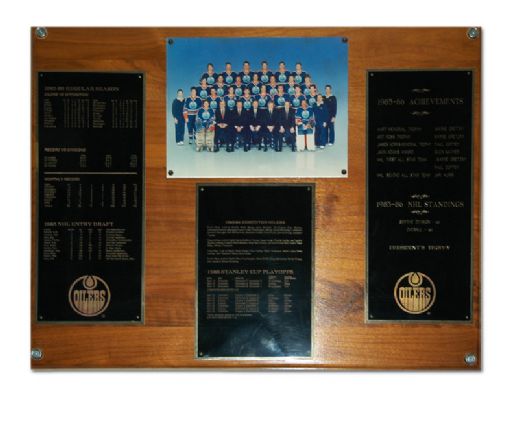 1985-86 Edmonton Oilers Team Photo Plaque From Locker Room