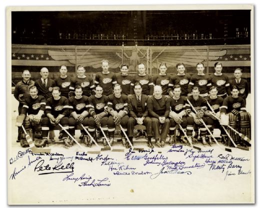 1936-37 Detroit Red Wings Team Signed Team Photo