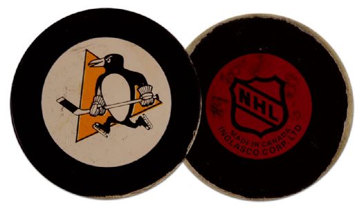 1989-90 Wayne Gretzky Goal Puck & Bernie Nicholls Milestone  Point Puck