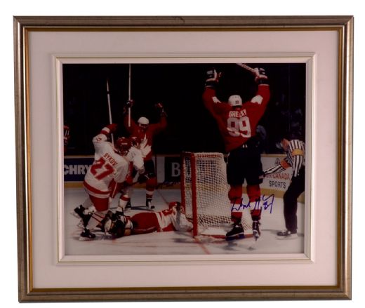 Wayne Gretzky & Mario Lemieux Autographed Framed Photo from the 1987 Canada Cup