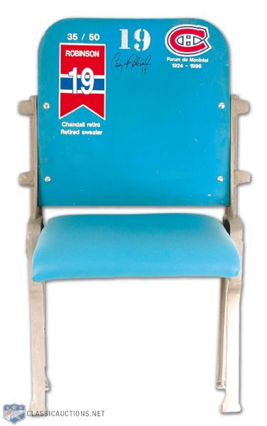 Larry Robinson Autographed Montreal Forum #19 Blue Seat