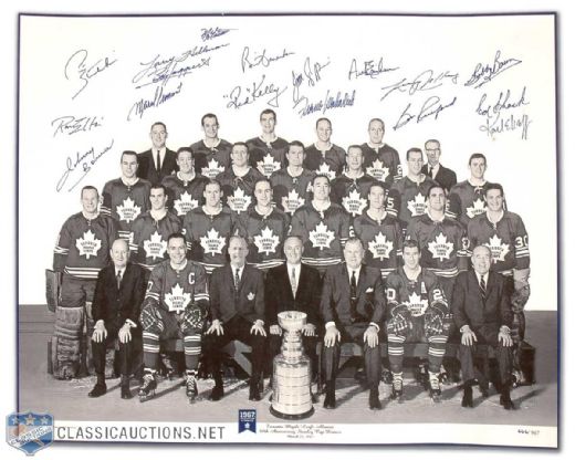 1967 Toronto Maple Leafs Team Autographed Photo from Reunion Dinner