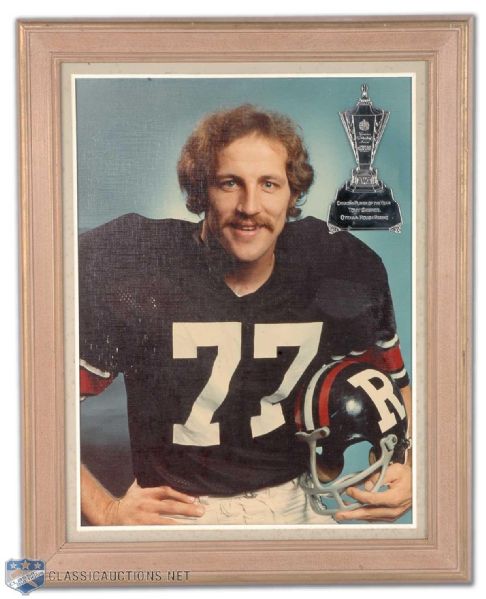 Tony Gabriels 1977 CFL Canadian Player of the Year Schenley Award Framed Portrait