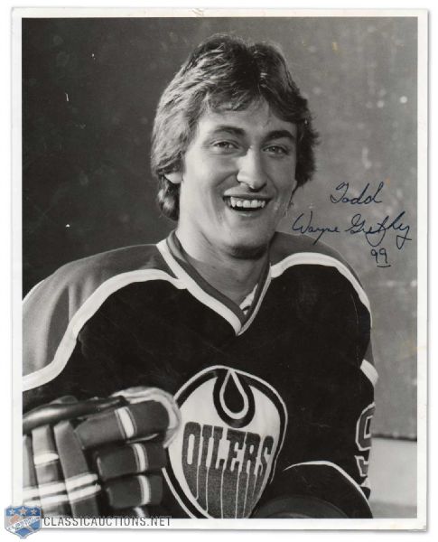 Lot Detail - Early 1980s Wayne Gretzky Edmonton Oilers Vintage Signed Photo