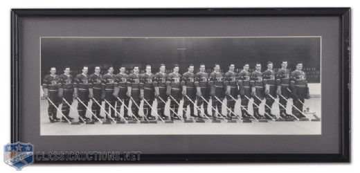 1946-47 Montreal Canadiens Framed Panoramic Team Photo by Rice (10 3/4" x3 ?")