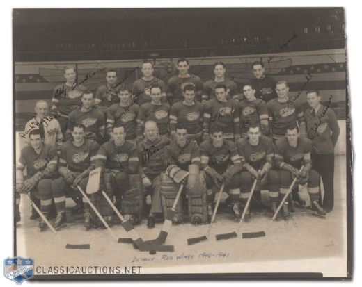 1940-41 Detroit Red Wings Autographed Team Photo
