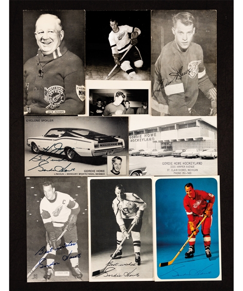 Detroit Red Wings 1940s to 2001-02 Postcard and Team Card Collection of 1200+ Including 134 Signed 