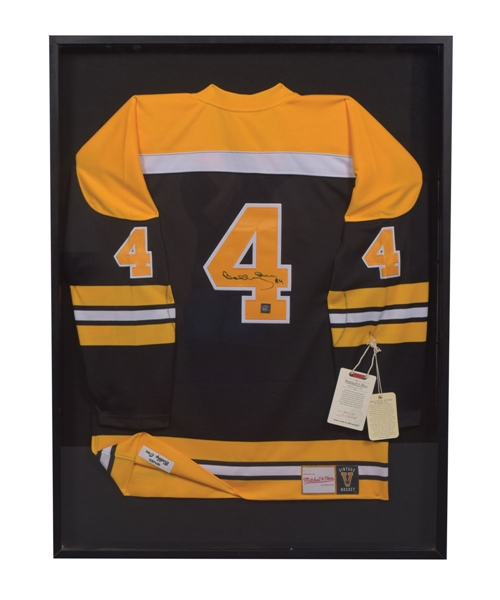 Bobby Orr Signed Boston Bruins 1971-72 Mitchell & Ness Framed Jersey with GNR COA (41 1/2" x 31 1/2")