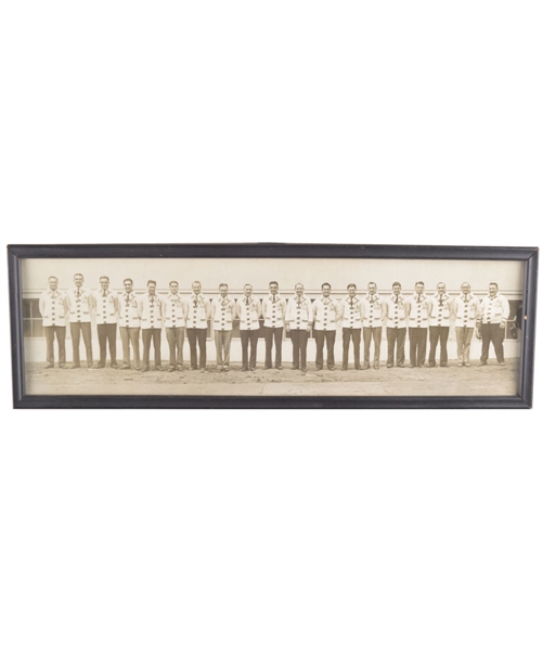 Toronto Maple Leafs 1931-32 Stanley Cup Champions Panoramic Team Photo (5 ½” x 17 ½”)