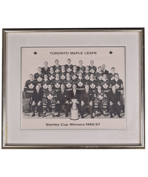 Toronto Maple Leafs 1966-67 Stanley Cup Champions Limited-Edition Team-Signed Photo #756/967 (24" X 28") 