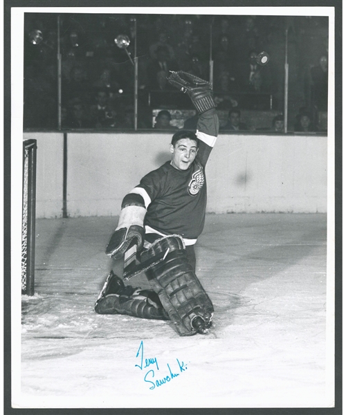 Deceased HOFer Terry Sawchuk Signed Detroit Red Wings Photo from the E. Robert Hamlyn Collection