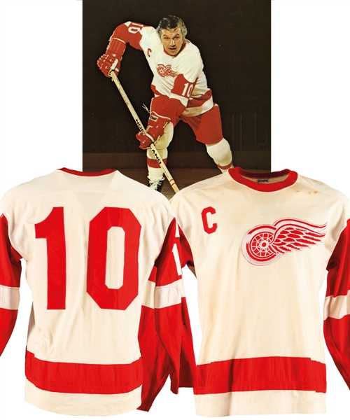Alex Delvecchios Late-1960s Detroit Red Wings Game-Worn Captains Jersey from the Michael Wexler Collection - Team Repairs! - Photo-Matched!