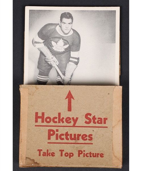 Scarce 1939-40 (1940-41) O-Pee-Chee Hockey Cards Store Vendor Dispensing Box Plus 1939-40 O-Pee-Chee V301-1 Hockey Card #1 of Reg Hamilton