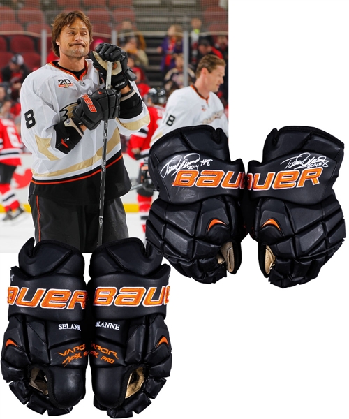 Teemu Selanne’s 2013-14 Anaheim Ducks Bauer Vapor Signed Game-Worn Gloves  - Photo-Matched!