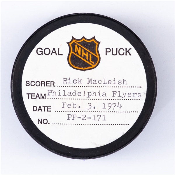 Rick MacLeishs Philadelphia Flyers February 3rd 1974 Goal Puck from the NHL Goal Puck Program - Season Goal #19 of 32 / Career Goal #72 of 349 - Power-Play Goal