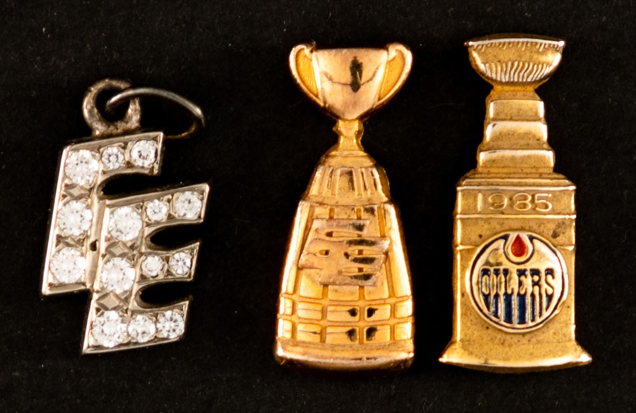 Edmonton Eskimos 10K Gold Pendant and Grey Cup Lapel Pin Plus 1985 Edmonton Oilers Stanley Cup Lapel Pin