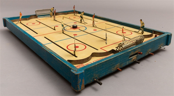 Scarce 1950s Cresta Table Top Hockey Game