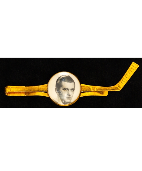 Maurice "Rocket" Richard Circa 1950 Montreal Canadiens Bee Hive Premium Hockey Stick Tie Clip