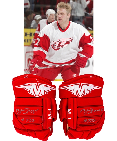 Brett Hull’s 2003-04 Detroit Red Wings Signed Mission M1 Game-Used Gloves – 733rd Goal Annotation! 