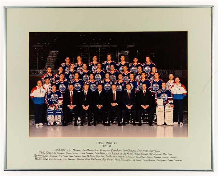 Edmonton Oilers 1991-92 Official Dressing Room Framed Team Photo with LOA (20" x 25 1/2") 