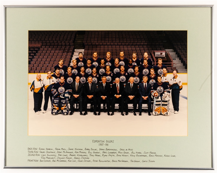 Edmonton Oilers 1997-98 Official Dressing Room Framed Team Photo with LOA (20" x 26")