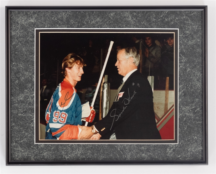 Wayne Gretzky and Gordie Howe Dual-Signed Framed Photo with JSA Auction LOA (11" x 14")
