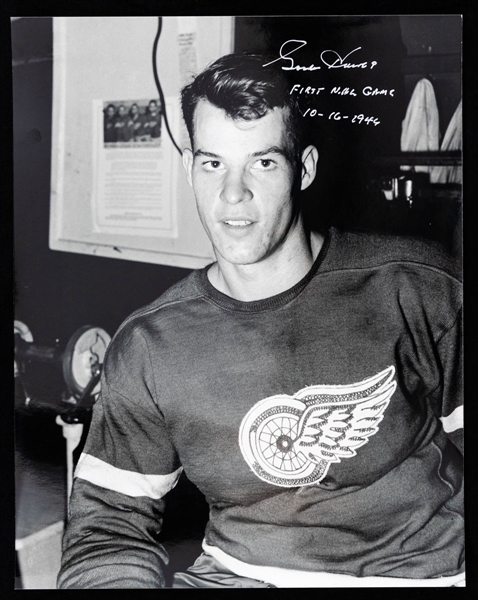 Deceased HOFer Gordie Howe Signed Detroit Red Wings First NHL Game/Rookie Season Photos (4)