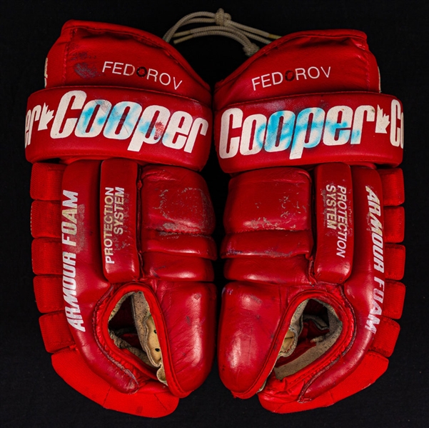 Sergei Fedorovs Early-to-Mid-1990s Detroit Red Wings Signed Cooper Game-Used Gloves