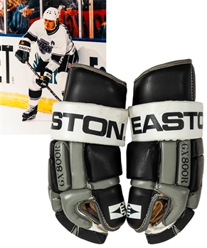 Wayne Gretzky’s Early-1990’s Signed Los Angeles Kings Professional Model Easton GX800R Gloves