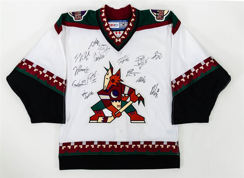 Phoenix Coyotes 2000-01 Team-Signed Jersey w/Gretzky - LOA 