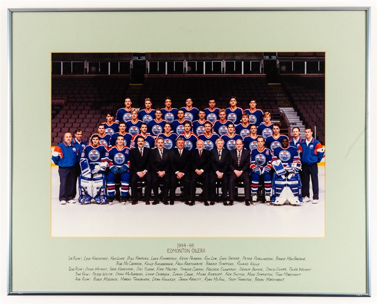 Edmonton Oilers 1994-95 Official Dressing Room Framed Team Photo with LOA (20" x 25 1/2") 