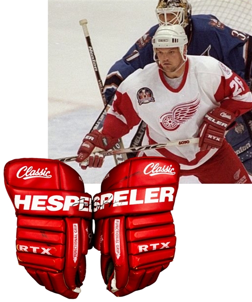 Joey Kocurs 1997-98 Detroit Red Wings Signed Hespeler Classic Game-Used Stanley Cup Finals Gloves - Photo-Matched!