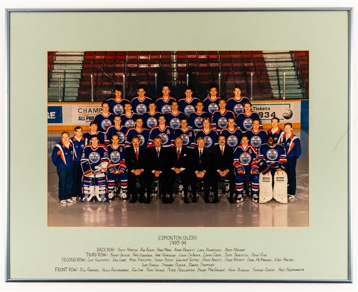 Edmonton Oilers 1993-94 Official Dressing Room Framed Team Photo with LOA (20" x 25 1/2") 
