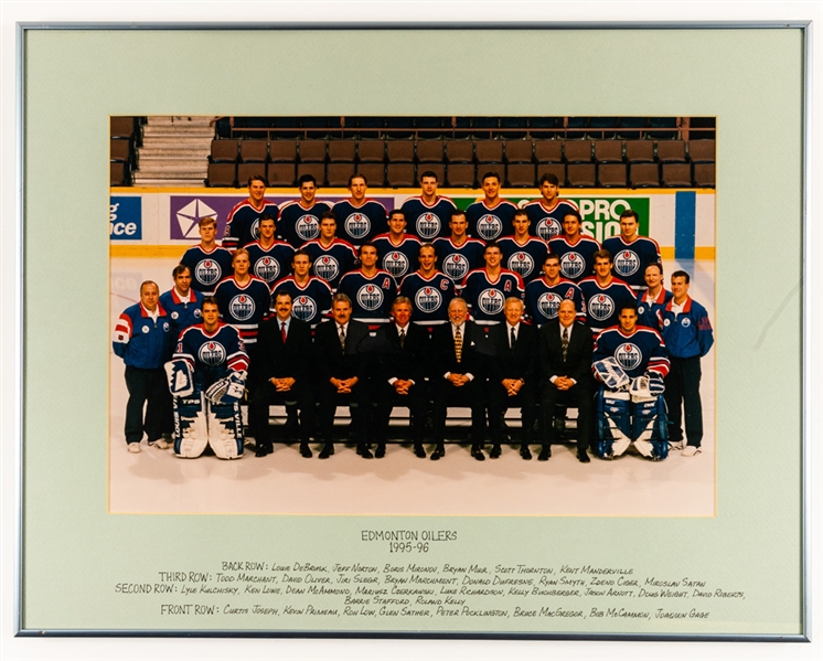 Edmonton Oilers 1995-96 Official Dressing Room Framed Team Photo with LOA (20" x 25 1/2") 