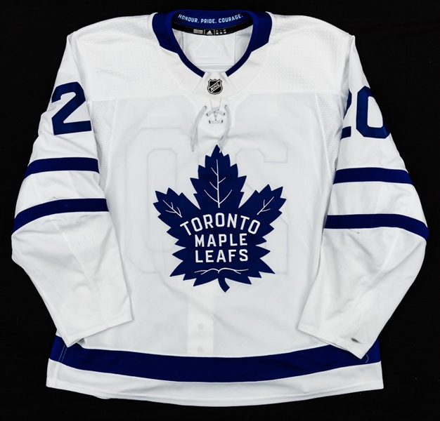 Dominic Moore’s 2017-18 Toronto Maple Leafs Game-Worn Jersey with Team COA - Photo-Matched!