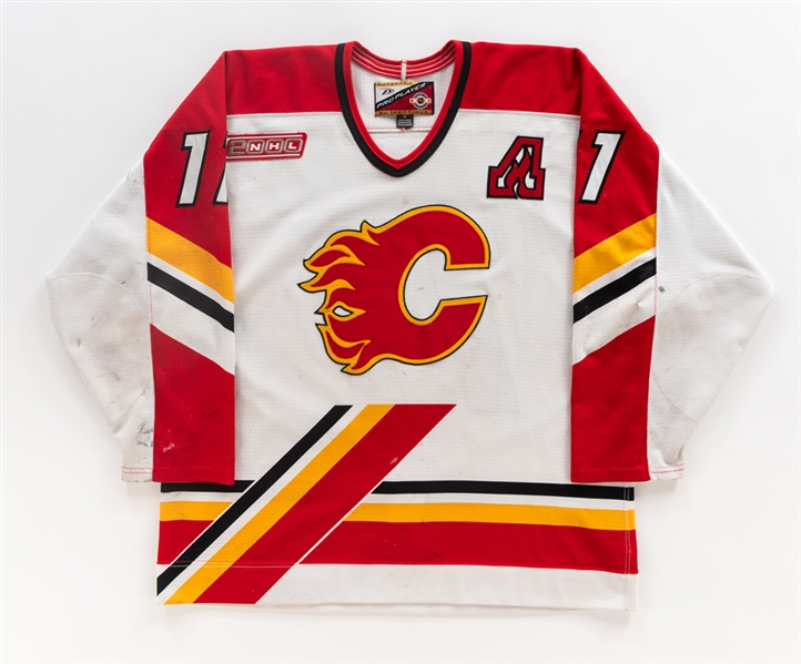 Jeff Shantzs 1999-2000 Calgary Flames Signed Game-Worn Alternate Captains Jersey - NHL 2000 Patch! - Nice Game Wear!