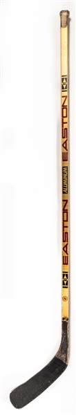 Jeremy Roenicks Early-1990s Chicago Black Hawks Signed Easton Aluminum Game-Used Stick 