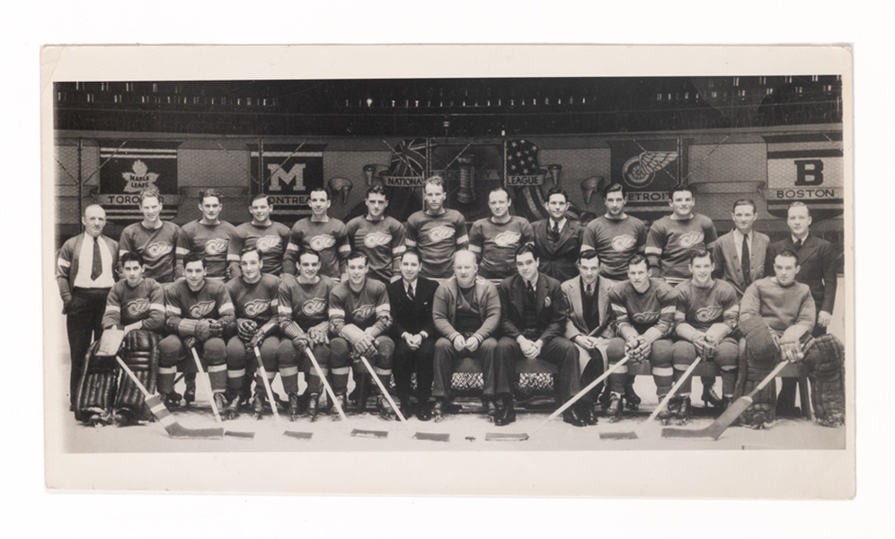 Detroit Red Wings 1936-37 Stanley Cup Champions Team Photo (7 ¾” x 13 ¾”)