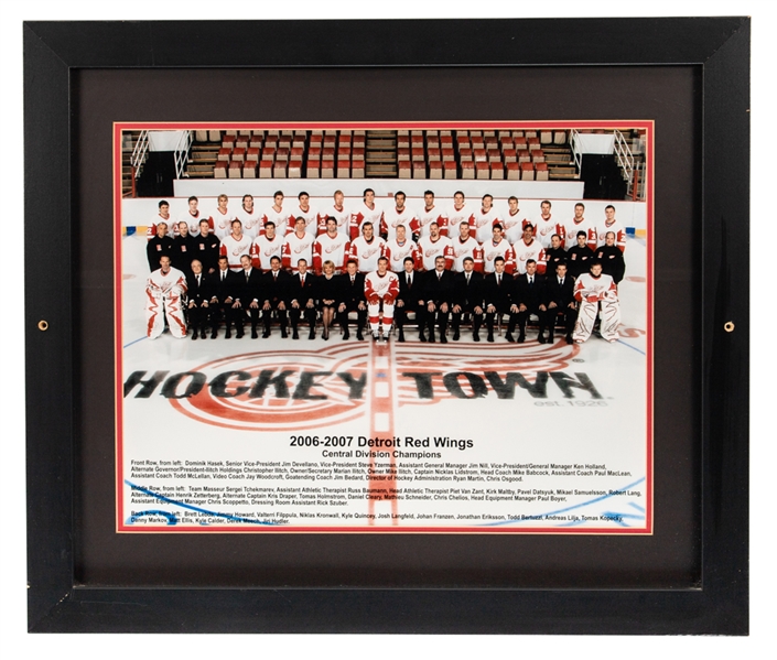 Detroit Red Wings 2006-07 Framed Team Photo from Dino Ciccarellis Personal Collection with His Signed LOA - Displayed at "Ciccarellis Premier Sports Club and Eatery" Restaurant