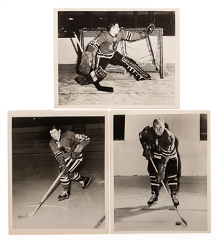 Chicago Black Hawks Late-1950s Press Photo Collection of 20 Including HOFers Hull, Mikita and Hall with Original Envelope